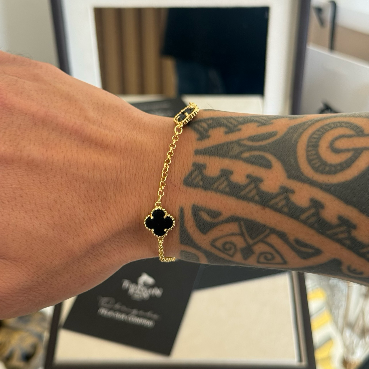 Pulseira Elo Português 2mm Trevo Ônix Banhado A Ouro 18k