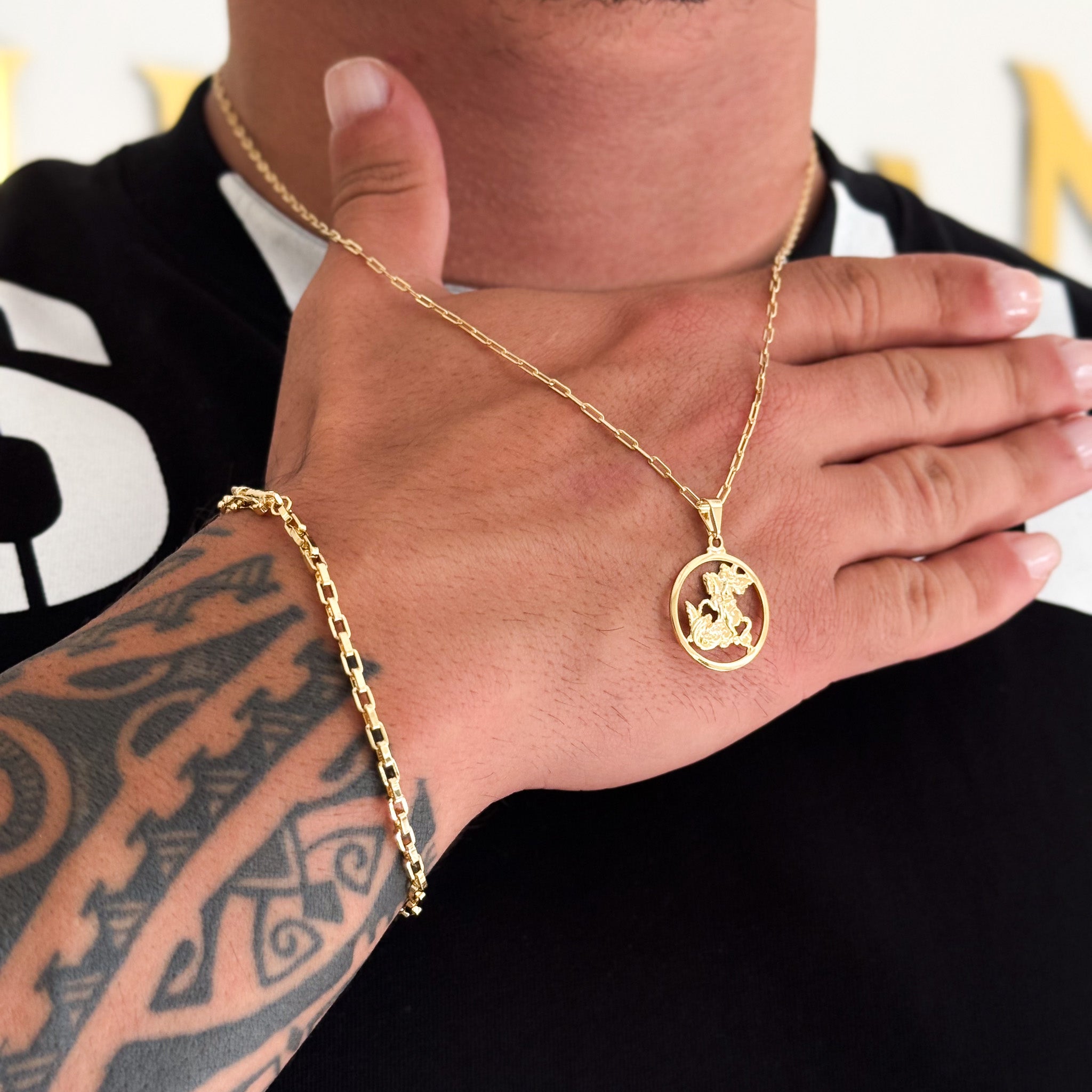 Colar Medalha de São Jorge Vazado - Corrente Cadeado Alongado e Pulseira Veneziana Banhado A Ouro 18k