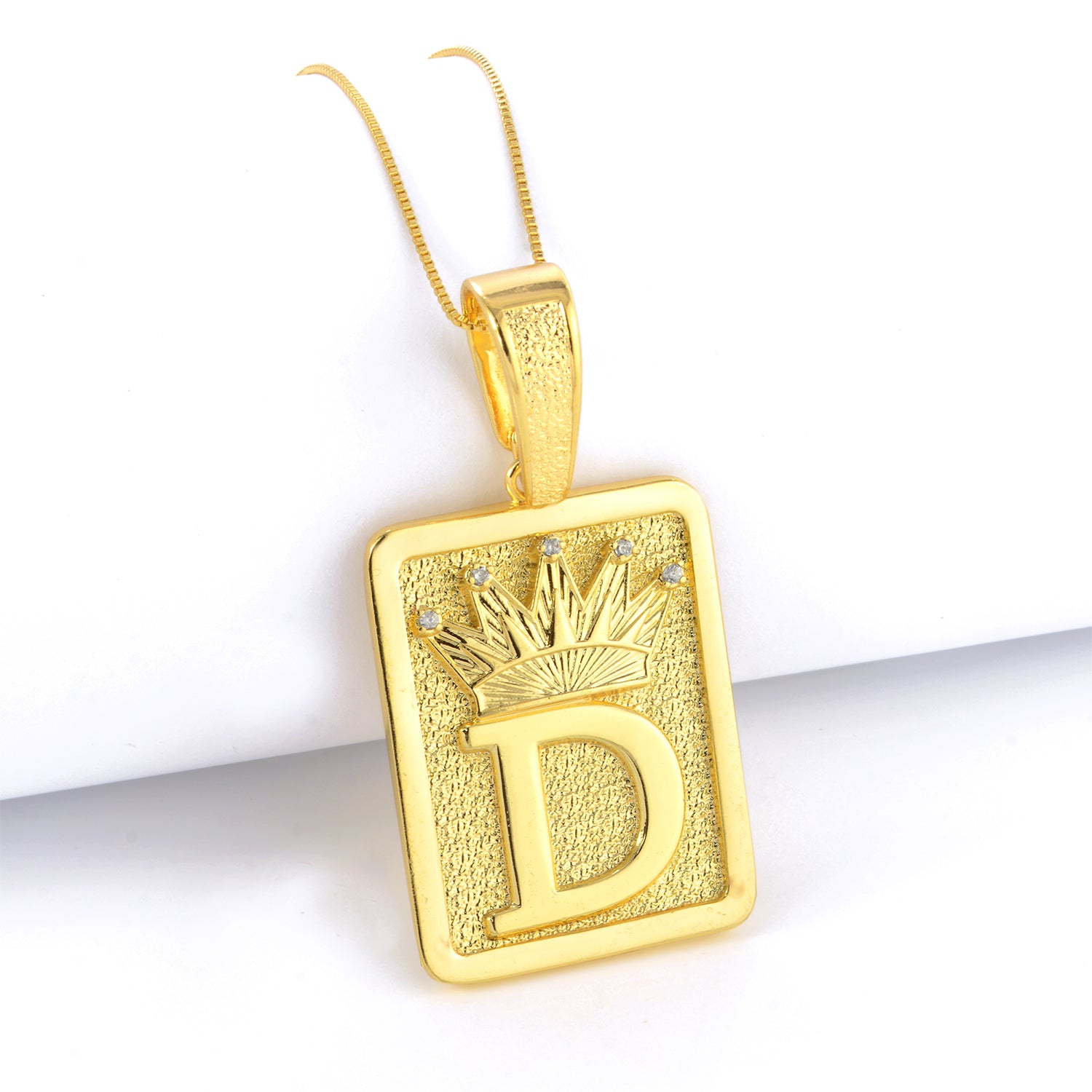 Pingente Plaquinha De Letra Cravejado 4x3cm Banhado A Ouro 18k