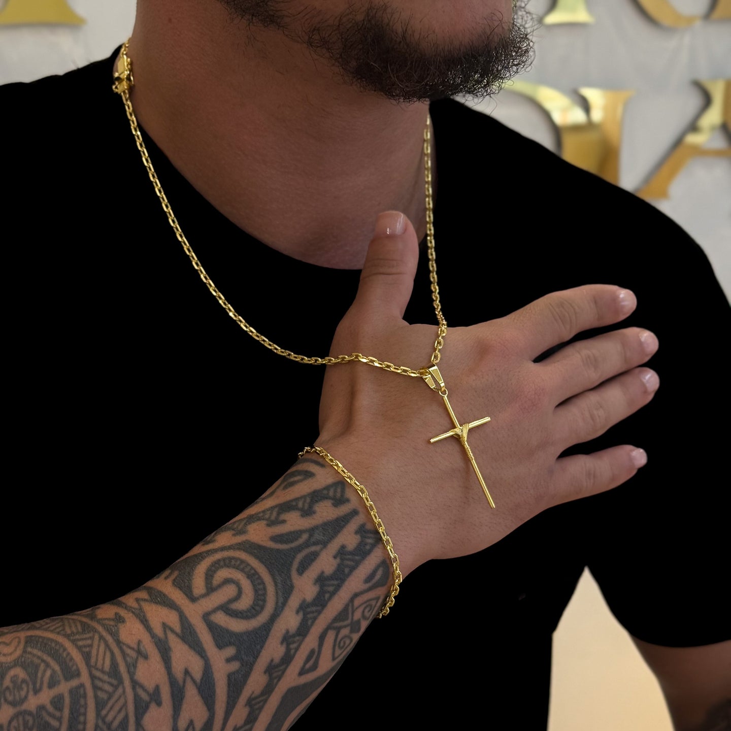 Colar Crucifixo Palito M - Corrente e Pulseira Cadeado Banhado A Ouro 18k