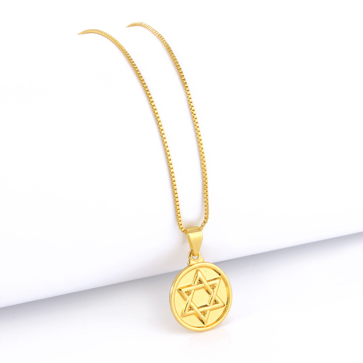 Pingente Medalha Estrela De Davi 1,5X1,5cm Banhado A Ouro 18k