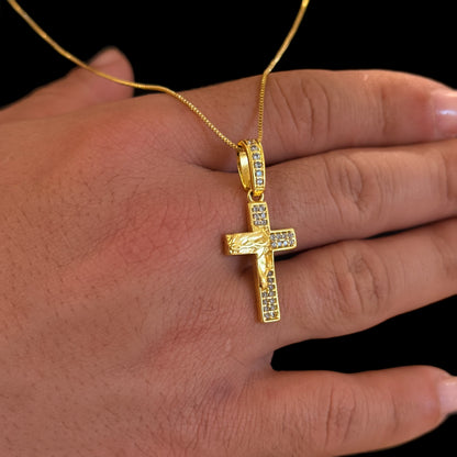 Colar Crucifixo Face De Cristo Cravejado - Corrente Veneziana e Pulseira Cadeado Alongado Banhado A Ouro 18k