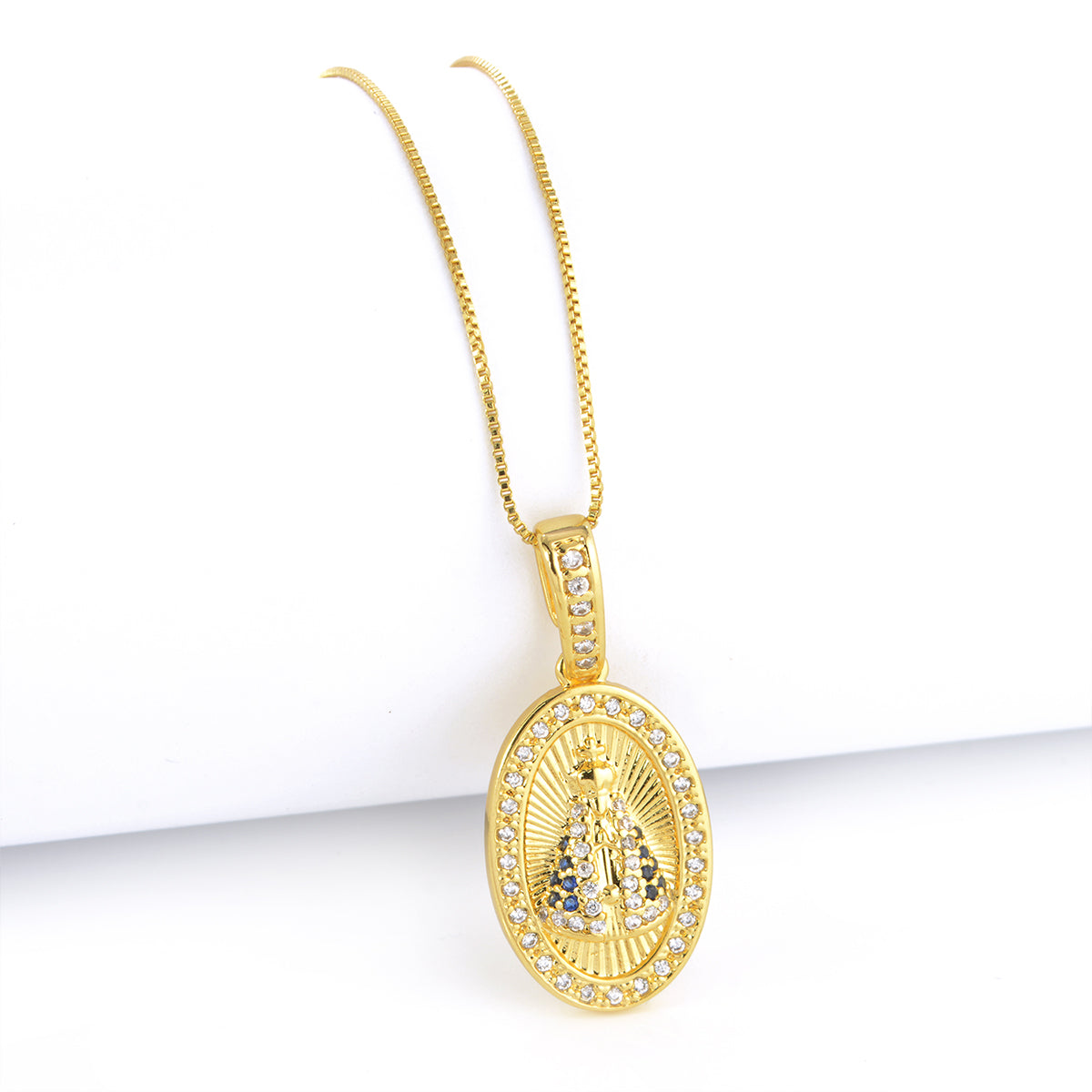 Pingente Plaquinha Oval N. Sra. Aparecida Cravejado P 2,5x1,5cm Banhado A Ouro 18k