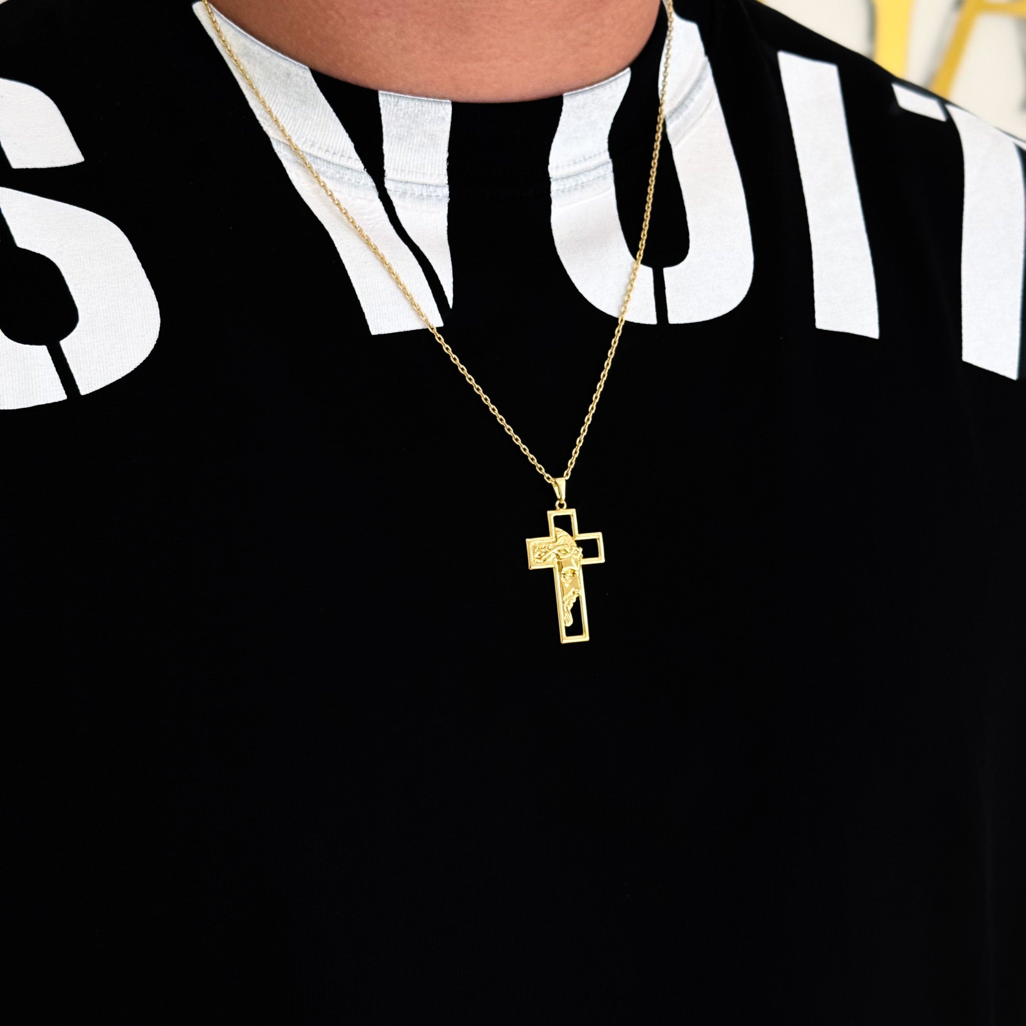 Colar Crucifixo Com Jesus Vazado - Corrente Cadeado e Pulseira Veneziana Banhado A Ouro 18k