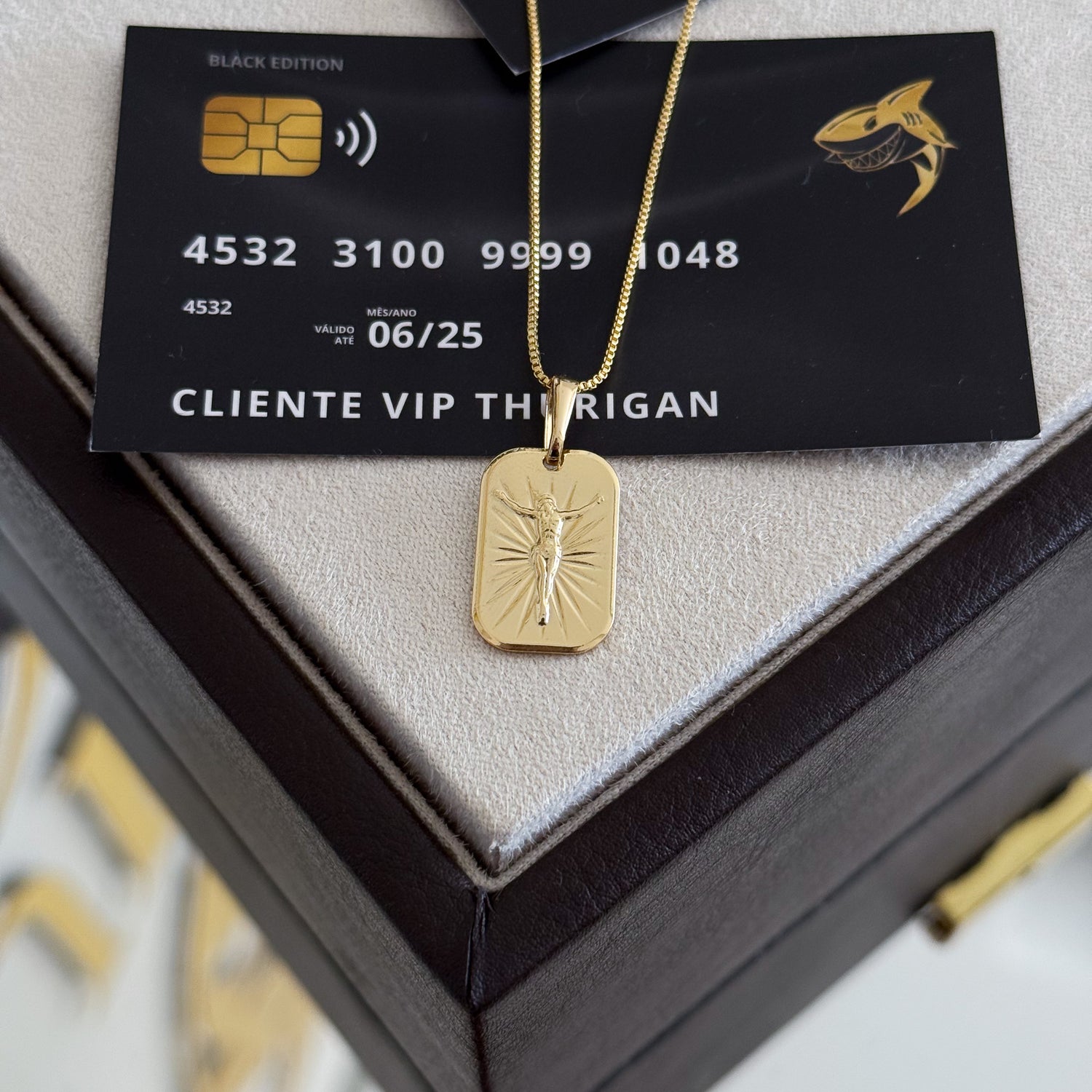 Pingente Plaquinha Jesus 2x1,3cm Banhado A Ouro 18k