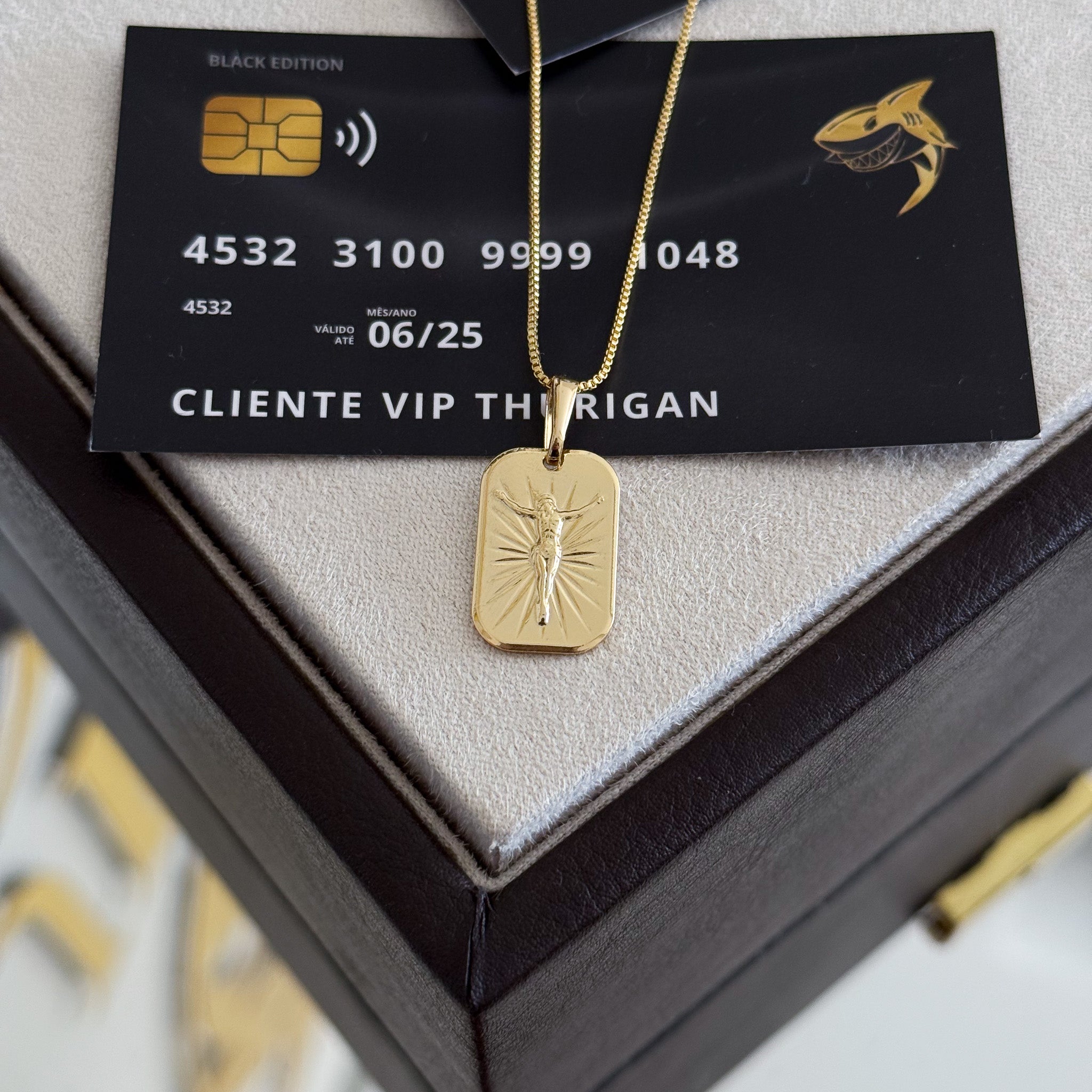Pingente Plaquinha Jesus 2x1,3cm Banhado A Ouro 18k