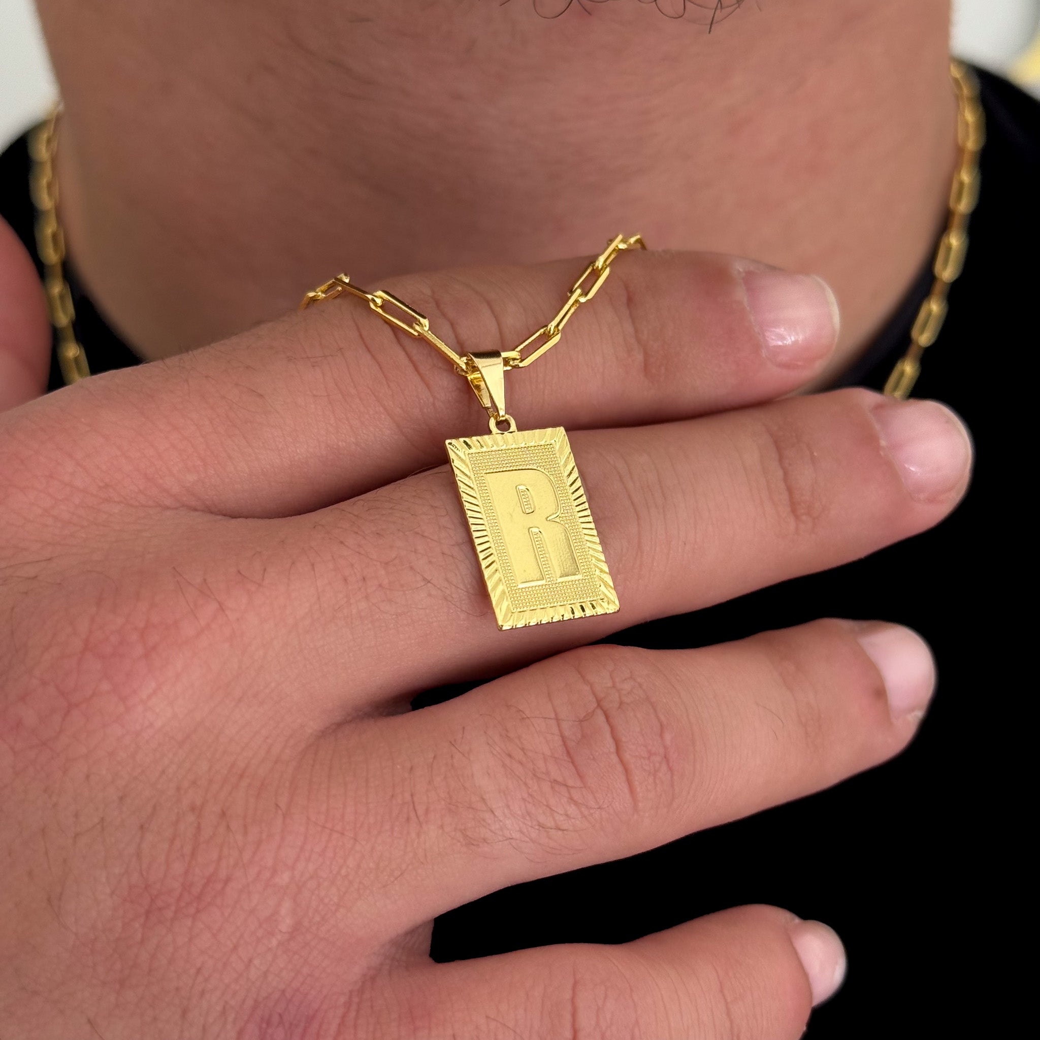 Colar Plaquinha De Letra - Corrente Cadeado Alongado Banhado A Ouro 18k