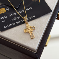 Pingente Crucifixo Face de Cristo Detalhado Cravejado P 2,5x1,5cm Banhado A Ouro 18k
