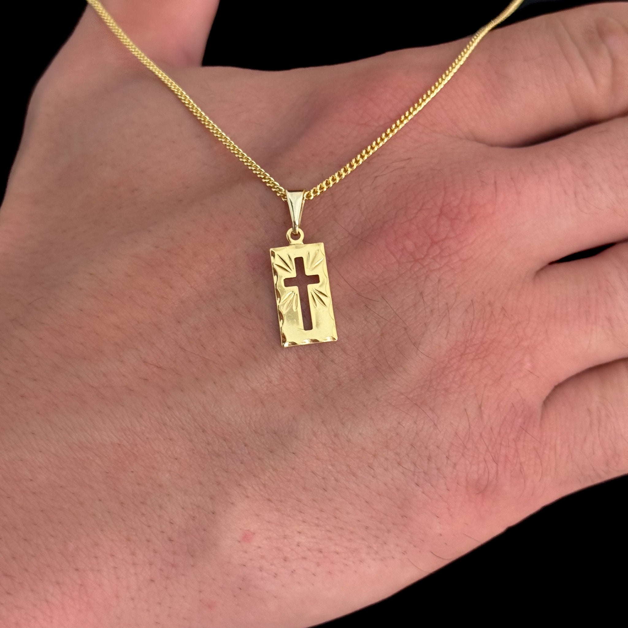 Colar Plaquinha Crucifixo Vazado - Corrente Grumet Banhado A Ouro 18k