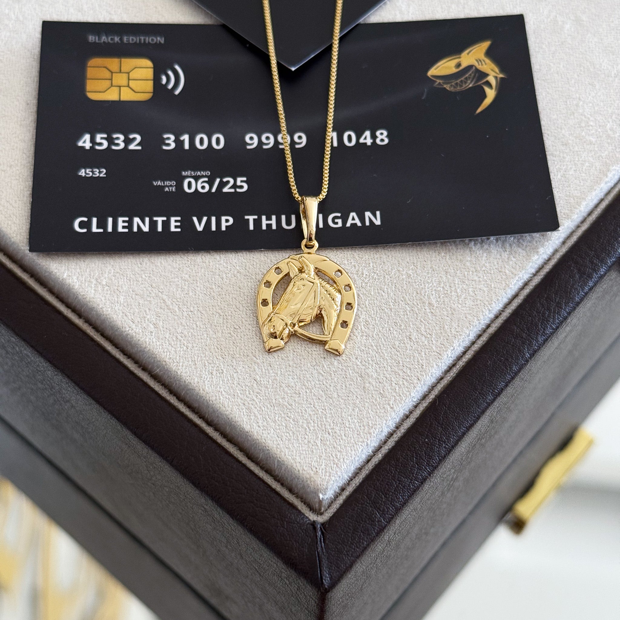 Pingente Ferradura Cavalo Vazado 2x1,5cm Banhado A Ouro 18k