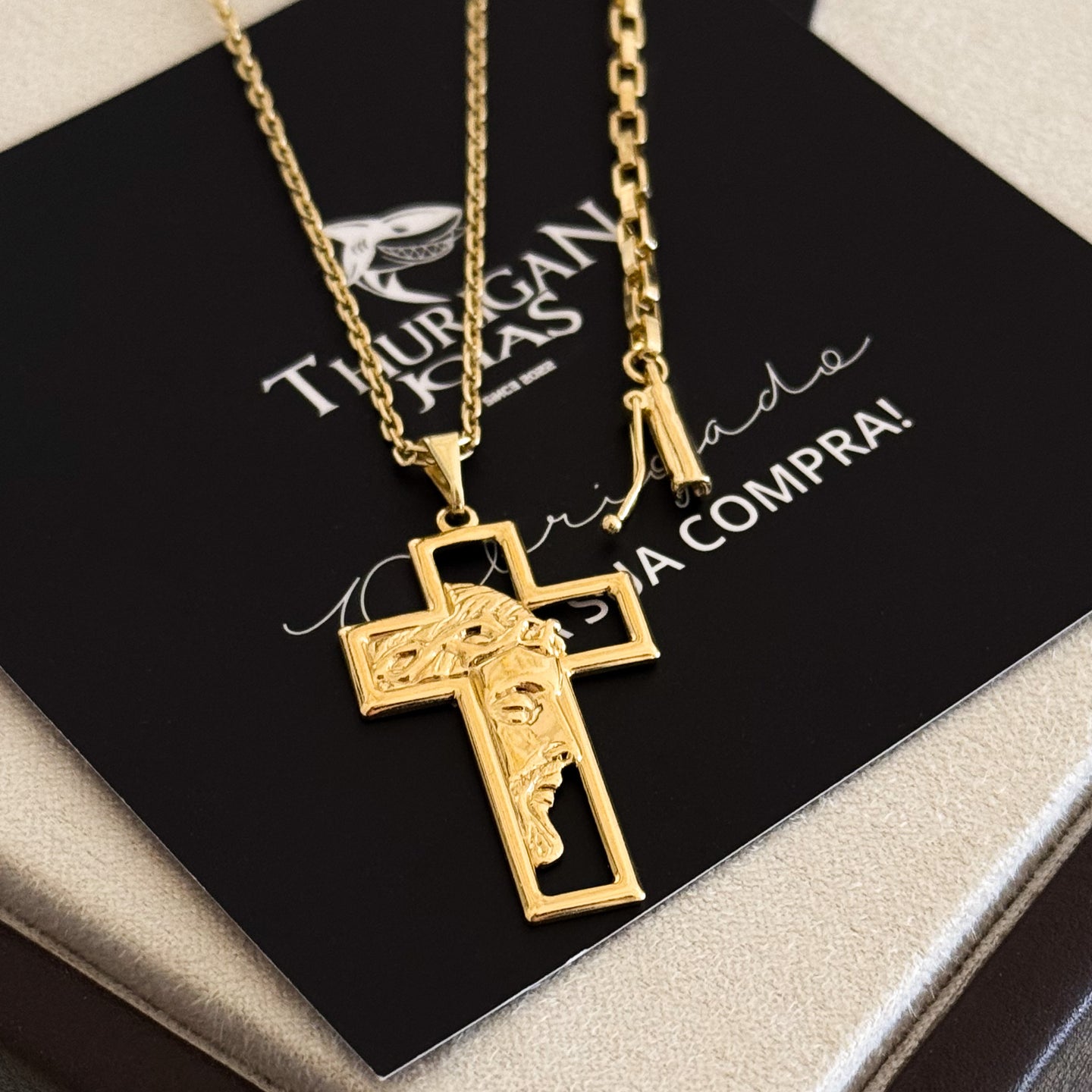 Colar Crucifixo Com Jesus Vazado - Corrente Cadeado e Pulseira Veneziana Banhado A Ouro 18k