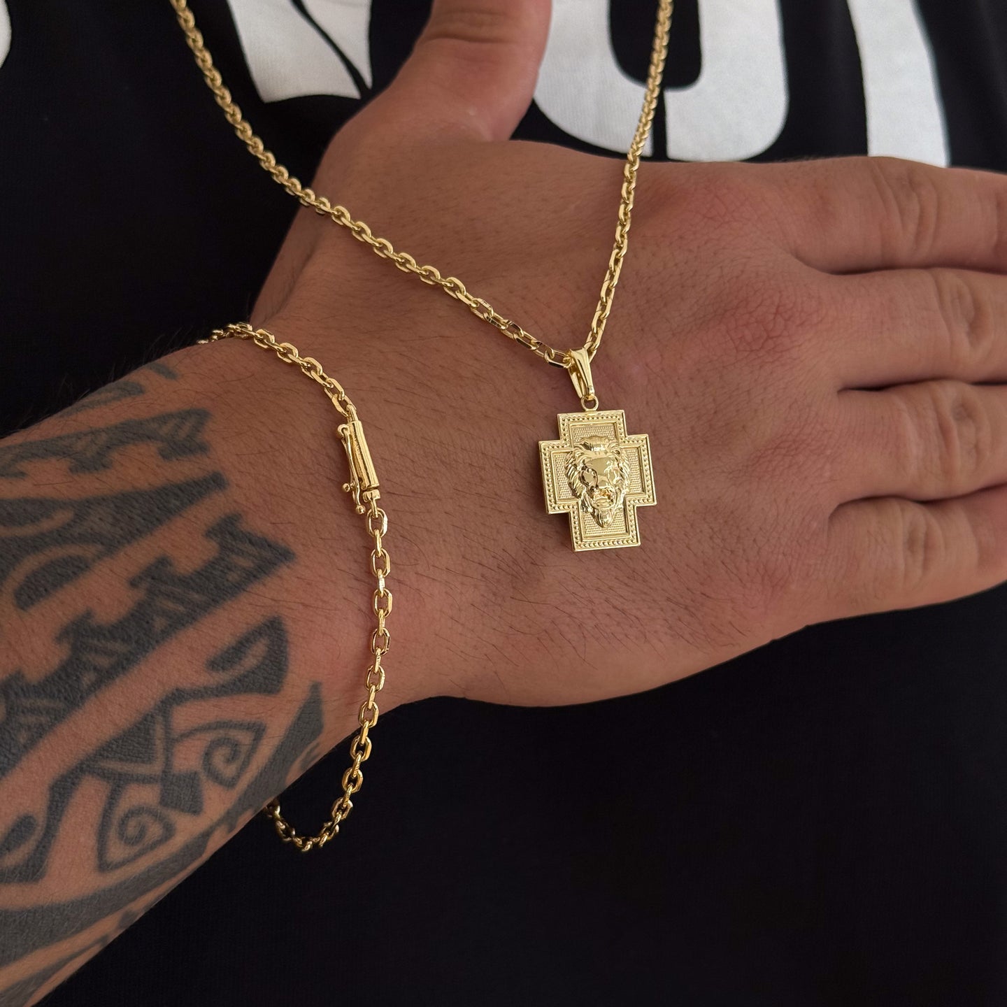 Colar Crucifixo Leão Judá - Corrente e Pulseira Cadeado 2mm Banhado A Ouro 18k