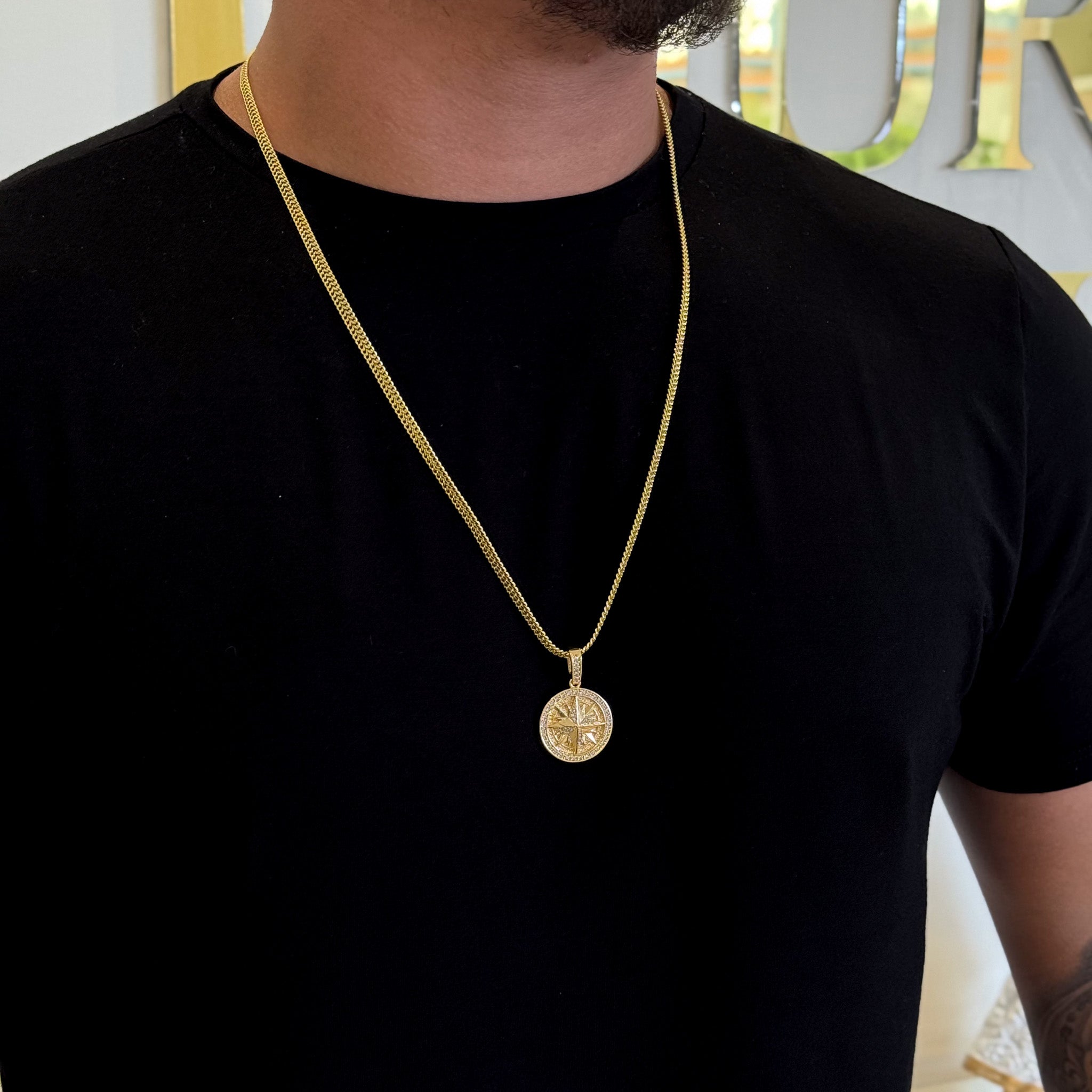 Colar Medalha Rosa Dos Ventos Cravejado P - Corrente Grumet Dupla Banhado A Ouro 18k