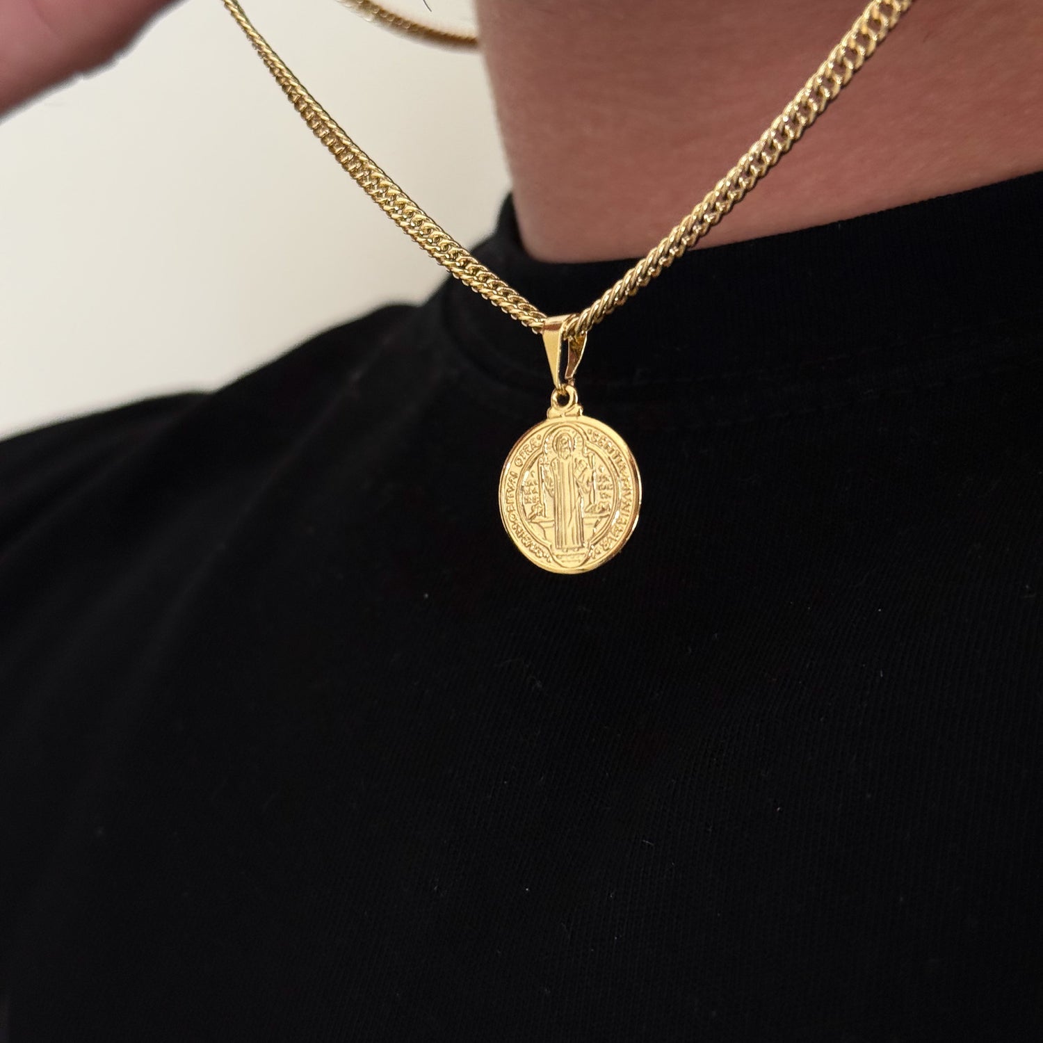 Colar Medalha De São Bento - Corrente Lacraia Banhado A Ouro 18k