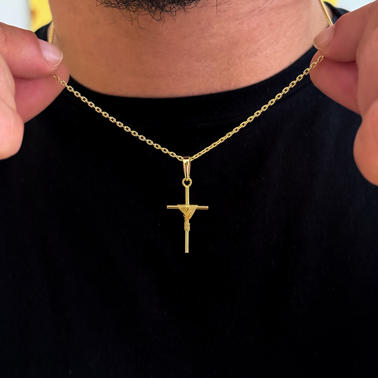 Colar Crucifixo Palito P - Corrente Cadeado e Pulseira Cadeado Alongado Banhado A Ouro 18k
